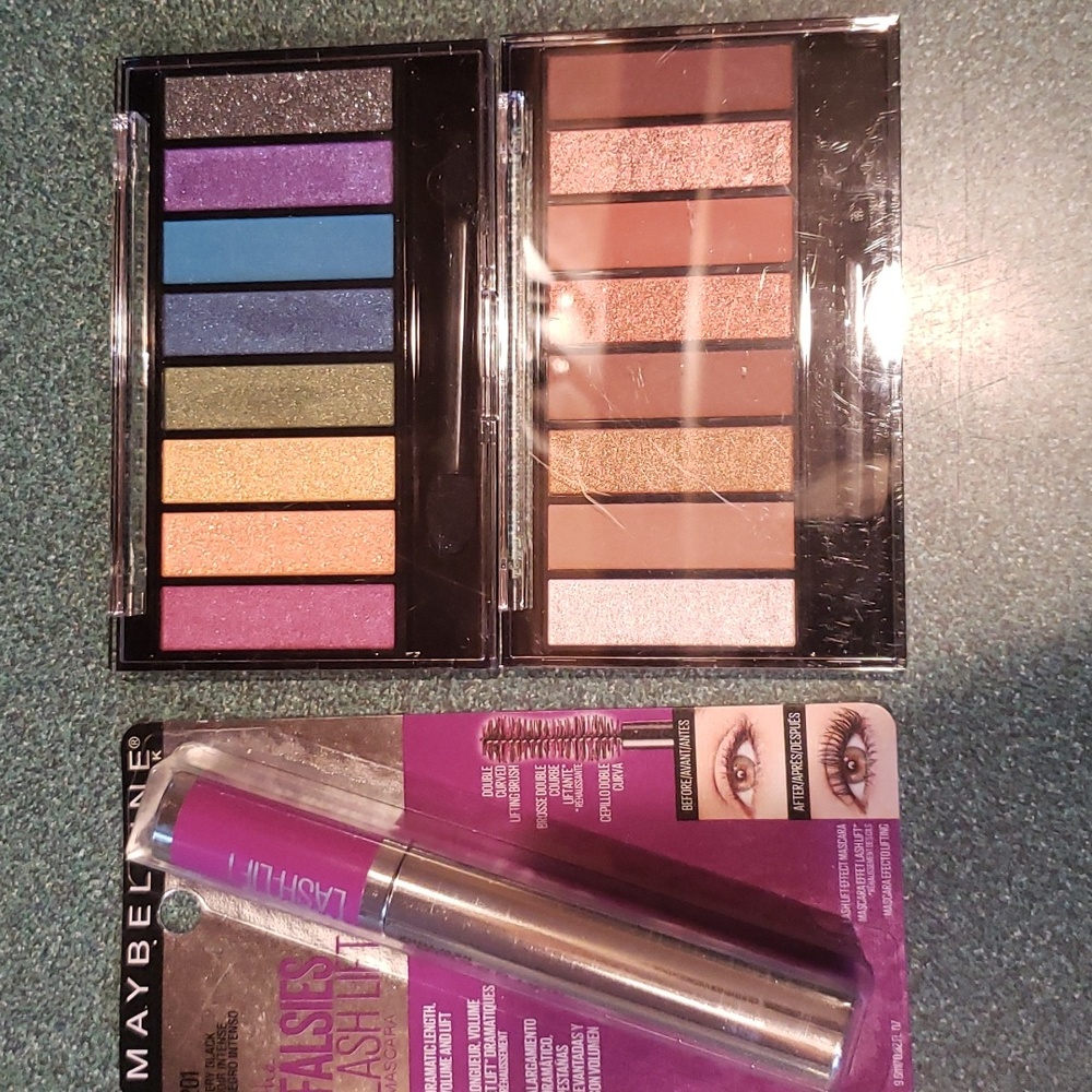True naked eye pallets and Maybelline falsies mascara very black - Picture 2 of 3